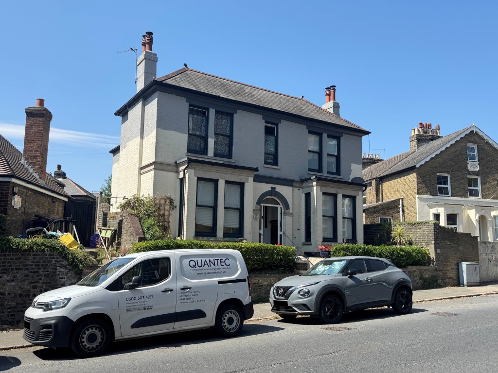 Lot: 184 - DOUBLE-FRONTED HOUSE IN NEED OF FURTHER IMPROVEMENT - Front of property